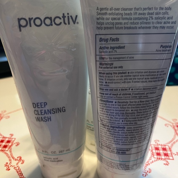 Proactiv Deep Cleansing Wash - White and Blue - Picture 1 of 5